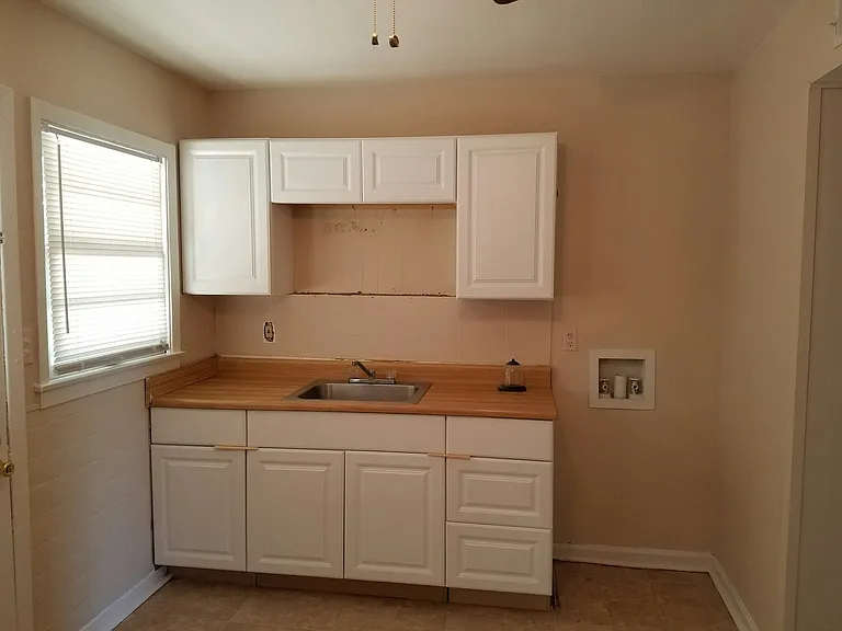 10705 Grafton Hall Rd — Photo 2