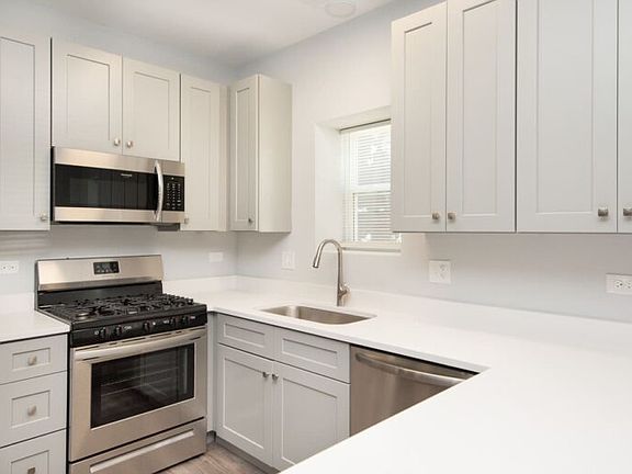 3rd image of 1813 W Cermak Rd