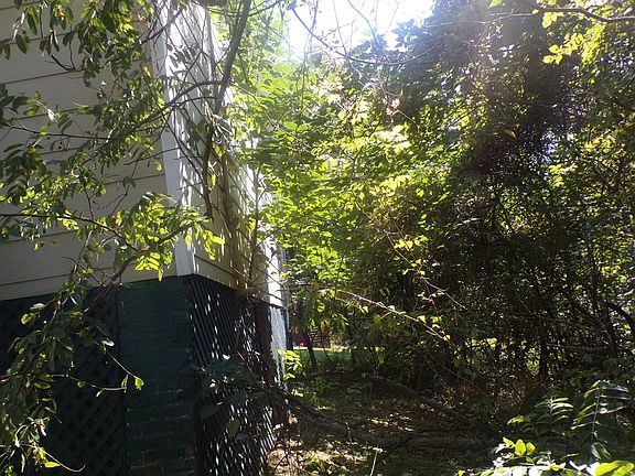 3rd image of 3070 Wisconsin Ave