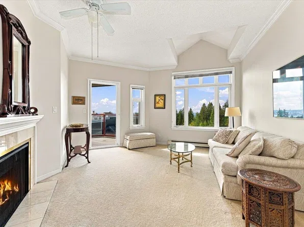 121 W 29th St #403, North Vancouver, BC V7N 4L6