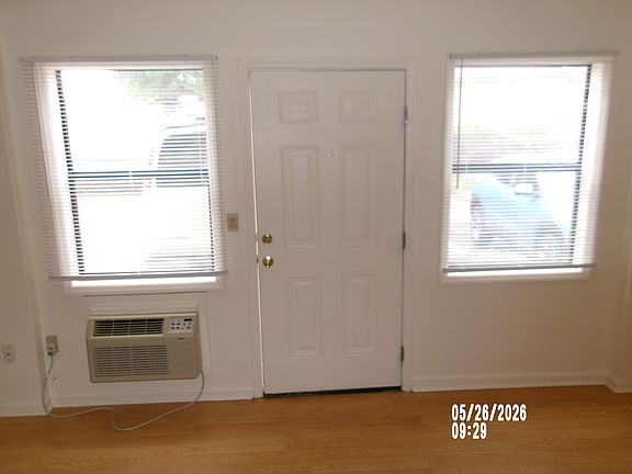 5th image of 725 9th Ave NE #725
