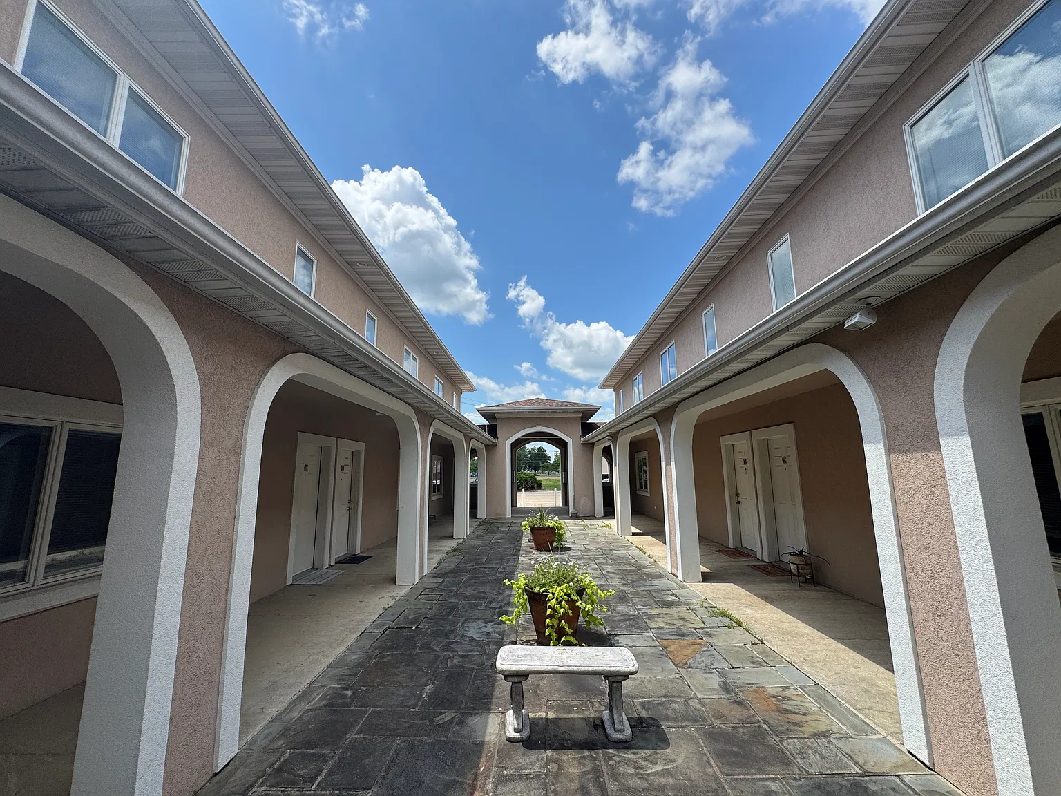 2 bed, 1500 sqft, $1,500 — Photo 1