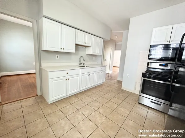 96 E Cottage St #2, Dorchester, MA 02125