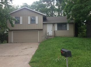 10406 NW 57th St, Kansas City, MO 64152