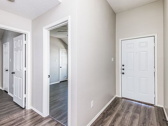 3rd image of 705 Bridle Trl