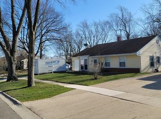 311 Laurel Ct, Streamwood, IL