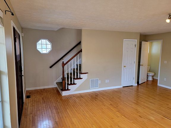 3rd image of 825 McLendon Dr