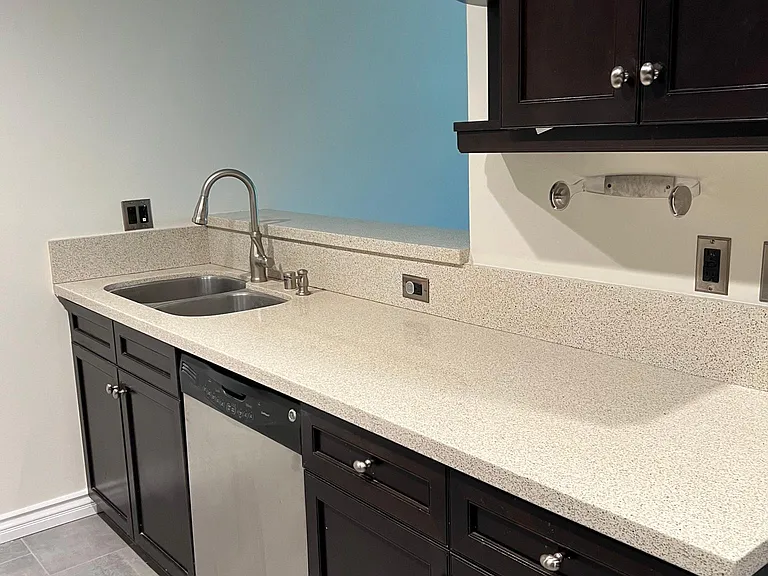 Kitchen. New dishwasher.