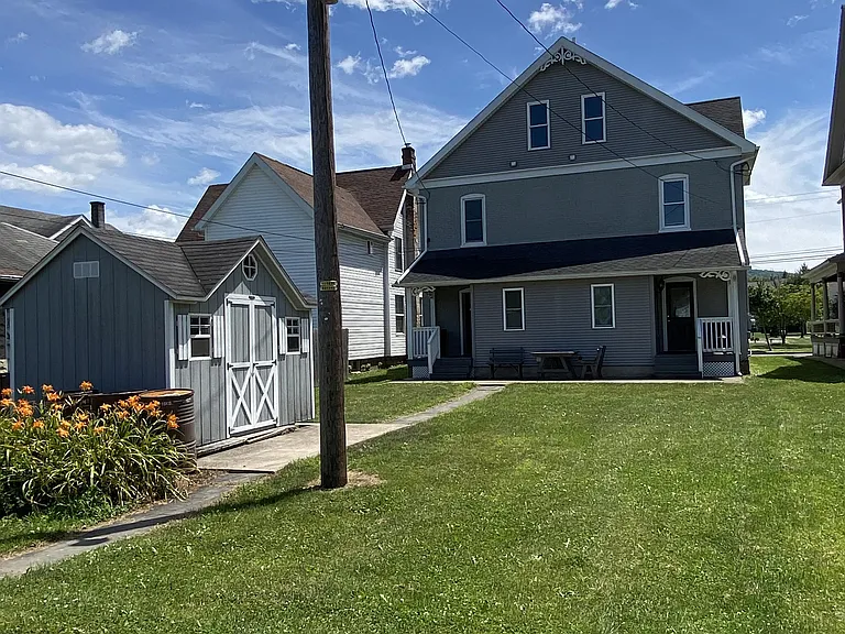 1138 Memorial Ave — Photo 15