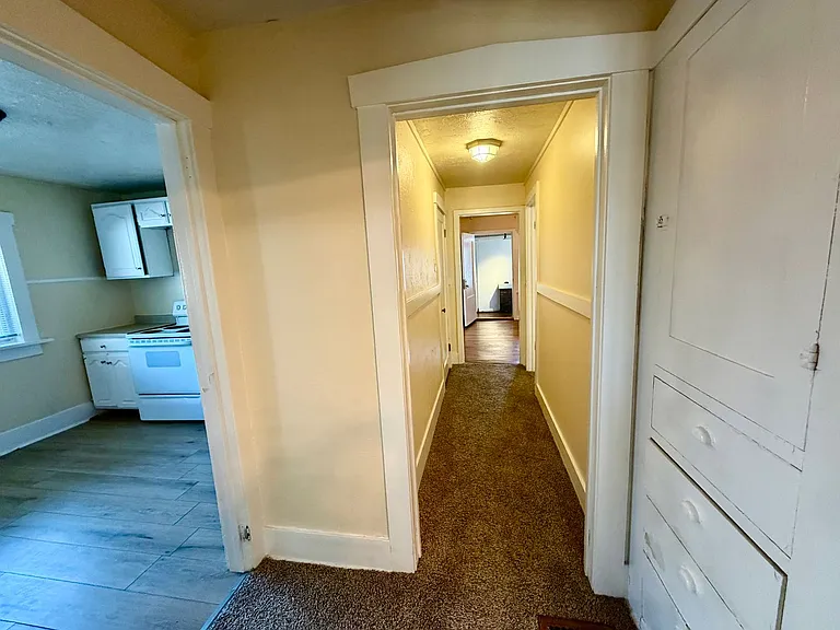 259 E 2100 S — Photo 11