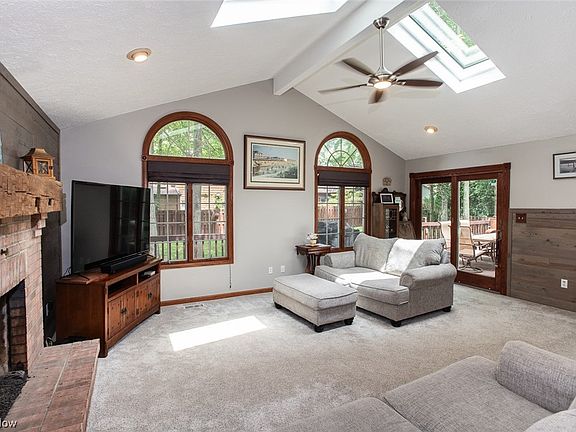 5th image of 10237 Pamela Dr