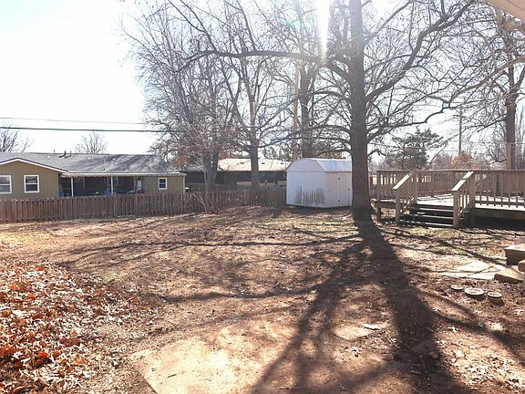 4th image of 2228 Edgemont Dr
