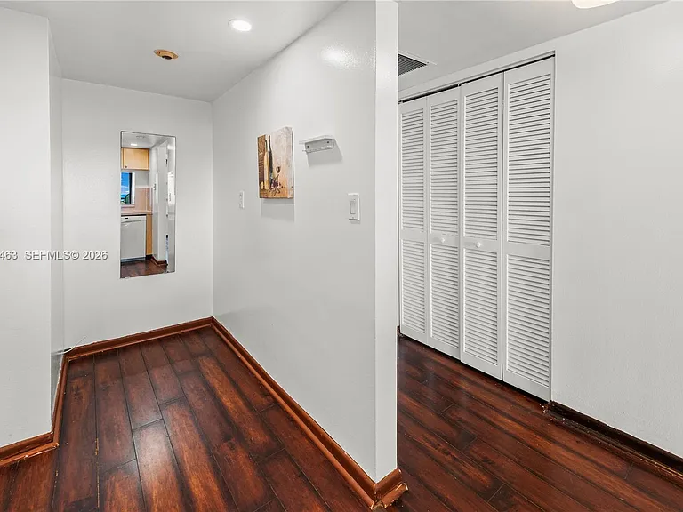 2555 Collins Ave #403 — Photo 27