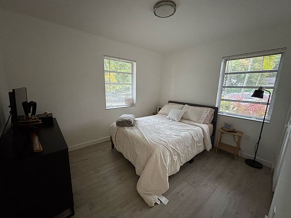 5th image of 3755 Oak Ave