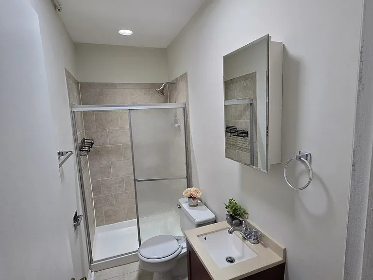 917 W Waveland #1A — Photo 2