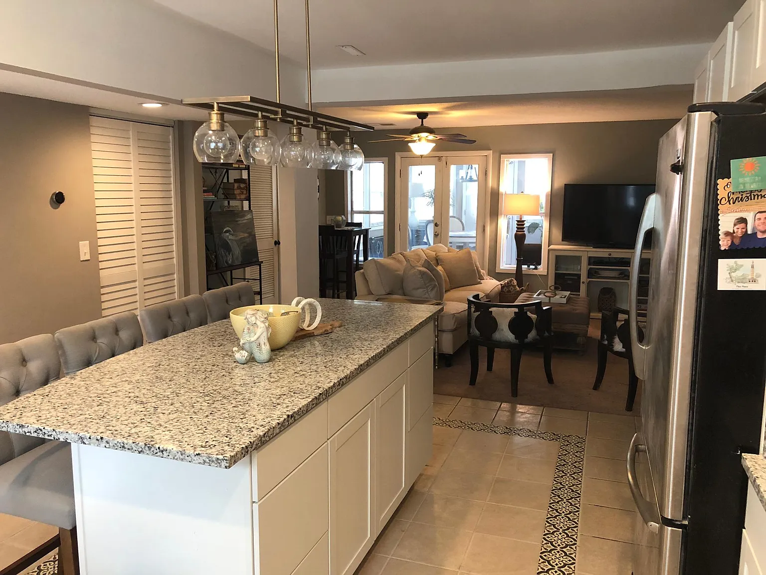 415 Carriage Ln — Photo 4