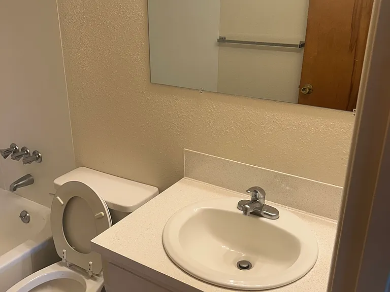 380 SW Tunison Ave #2-4 — Photo 9
