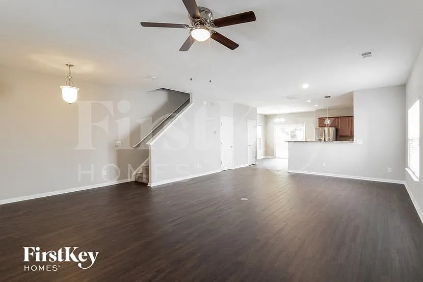 3 bed, 2.5 bath, 2068 sqft, $2,795 — Photo 4