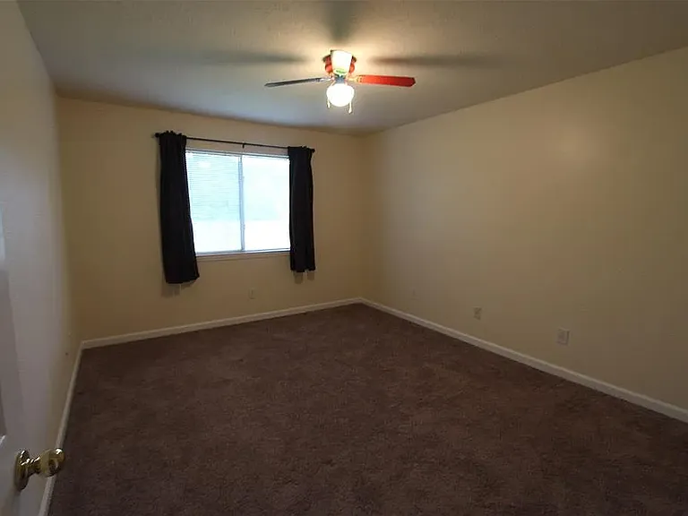 22715 Bridgewater Dr — Photo 13