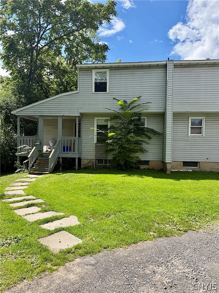 6 bed, 1.5 bath, 1472 sqft, $2,100 — Photo 4