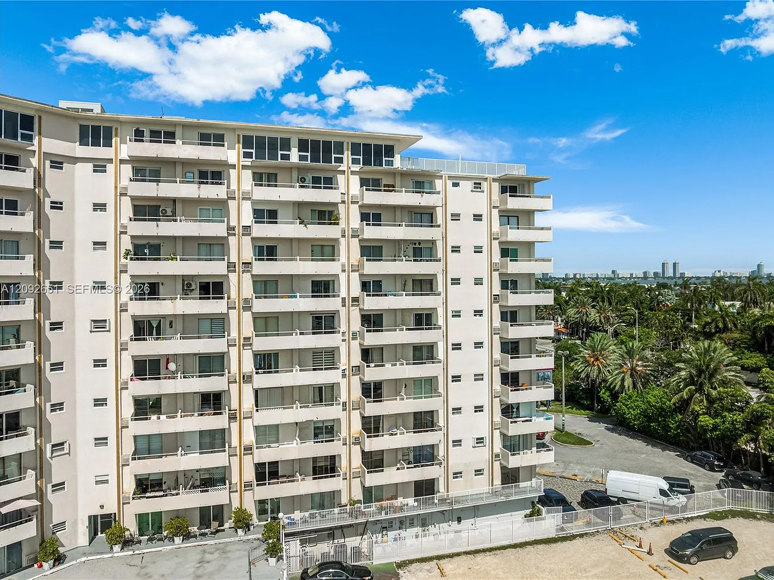 Bayshore Yacht & Tennis C — Photo 4