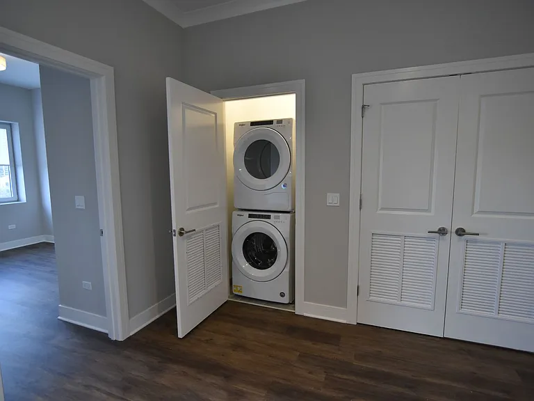 927 W. Irving Park — Photo 57