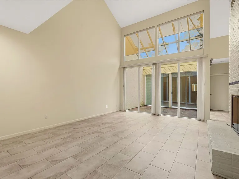 10125 Valley Forge Dr — Photo 5
