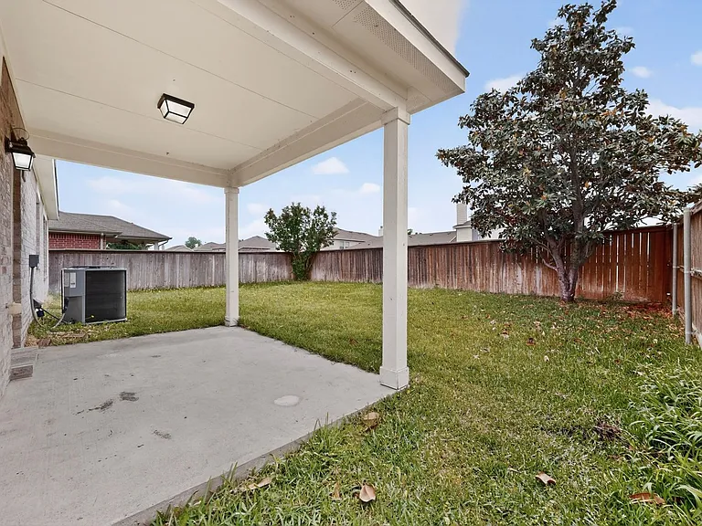 1037 Johnson City Ave — Photo 37