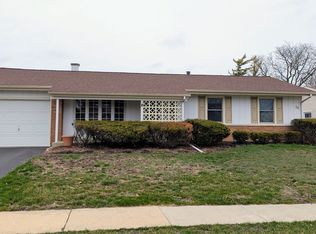 36 Keswick Rd, Elk Grove Village, IL 60007