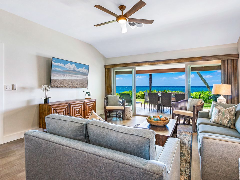 Living room area facing oceanfront