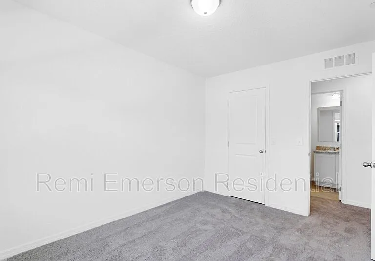 3150 Merton Aly — Photo 12