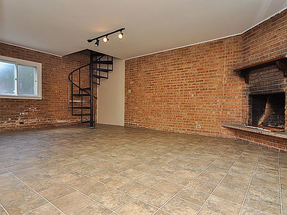 3rd image of 6122 N Hermitage Ave APT B