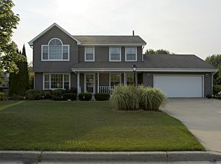 8509 S Golden Lake Way, Franklin, WI 53132