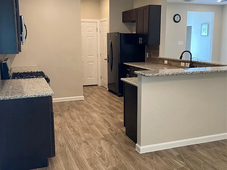1018 Homer St — Photo 6