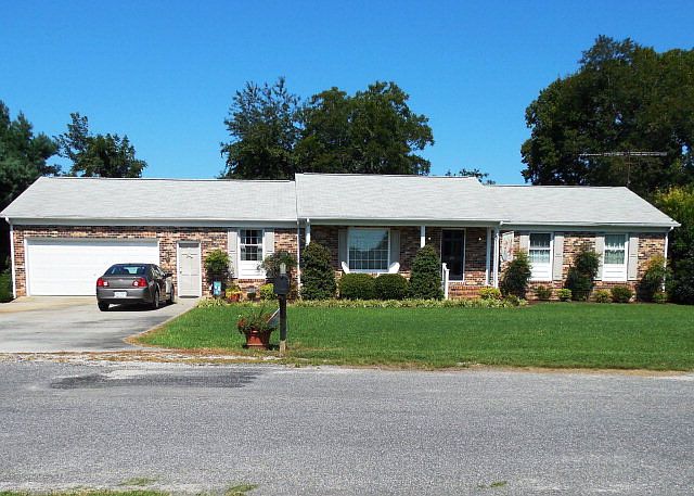 1st image of 211 Lee Ave