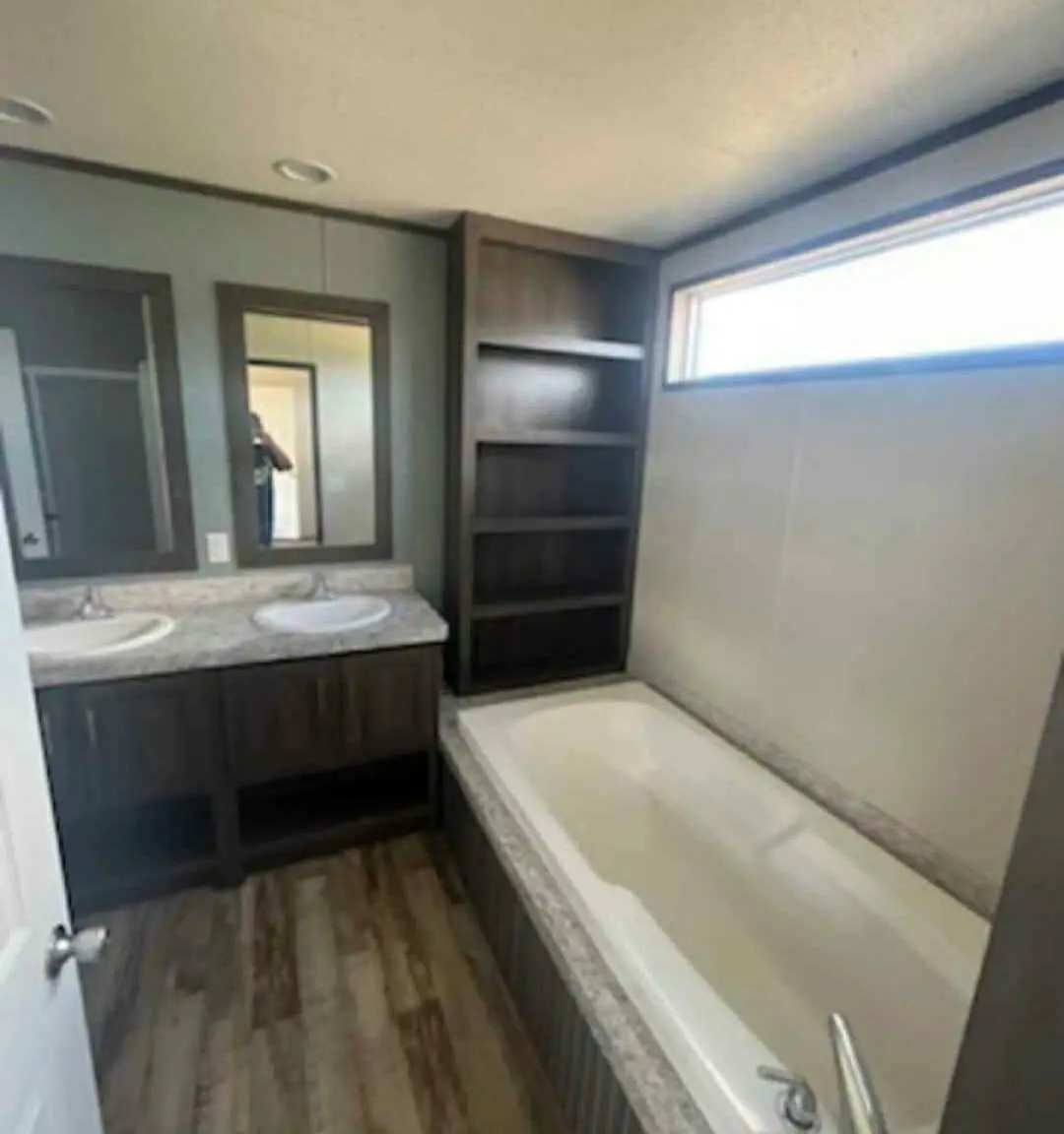 3 bed, $1,550 — Photo 2