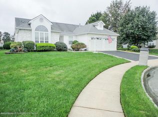 5 Kirby Ct, Toms River, NJ 08757