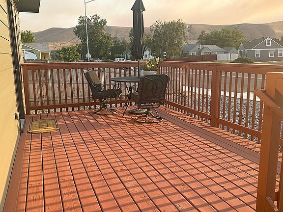2nd image of 810 9th St