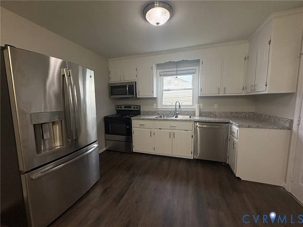 4 bed, 2.0 bath, 1350 sqft, $2,395 — Photo 2