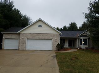 901 E 35th St, Sterling, IL 61081