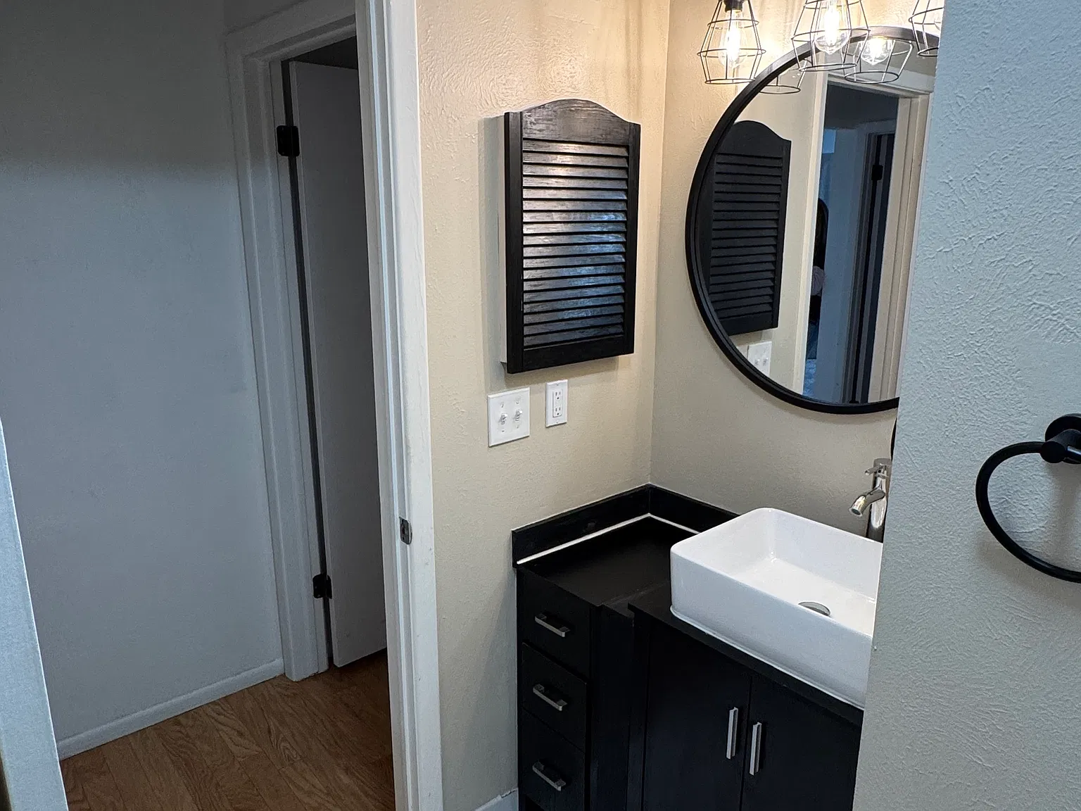 3 bed, 912 sqft, $3,450 — Photo 2