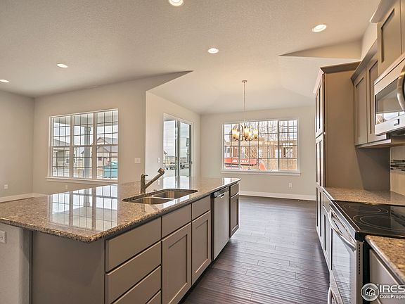 5th image of 908 Mt Shavano Ave