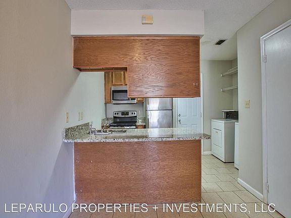 5th image of 807 Richmond St #807