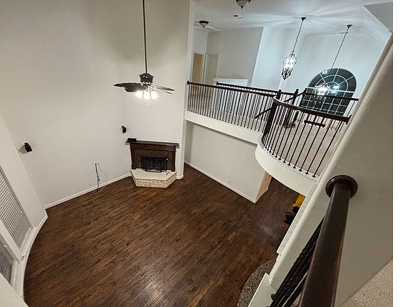 4th image of 10227 Bowling Green Dr