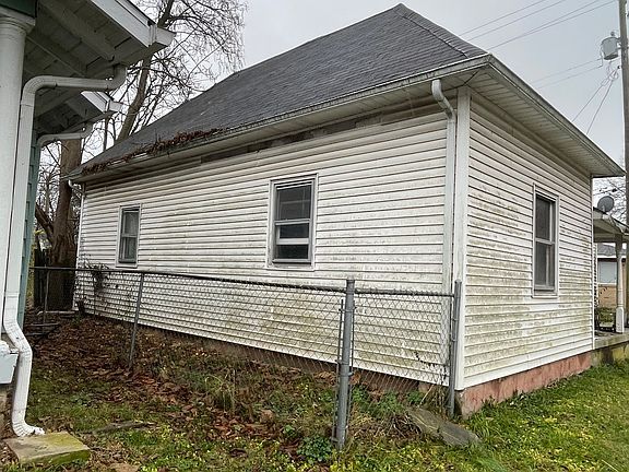 2nd image of 637 W Franklin St