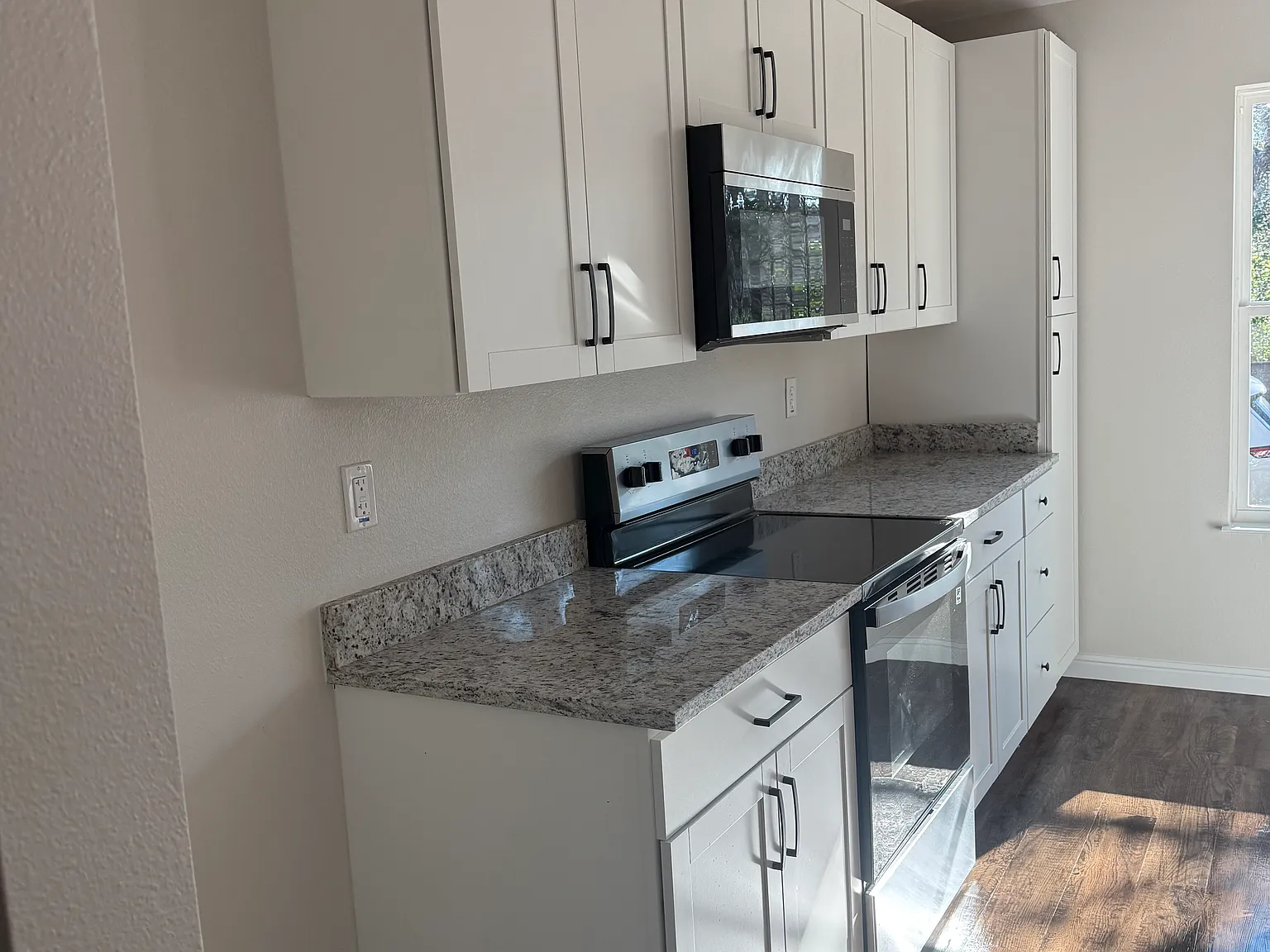 3 bed, 1200 sqft, $1,795 — Photo 4