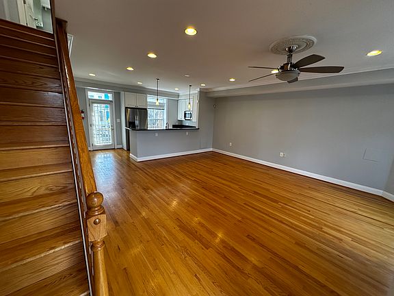 3rd image of 1415 N Carolina Ave NE APT 2