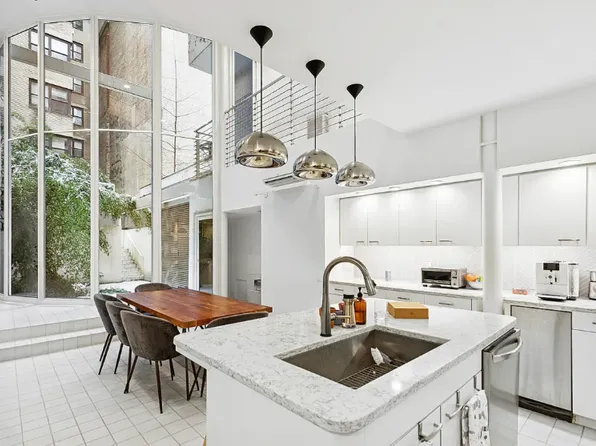 22 East 81st Street image 1 of 12