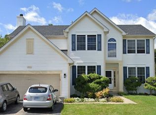 210 Meadowlark Cir, Lindenhurst, IL 60046