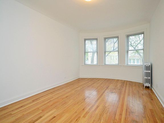 4th image of 3403 W Balmoral Ave APT 3
